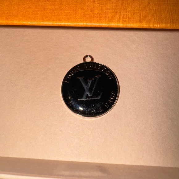 Black and Gold Pendant - Picture 4 of 4